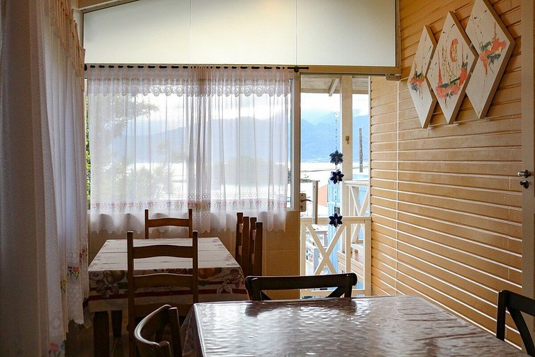 Casa com piscina, vista mar, pôr do sol.