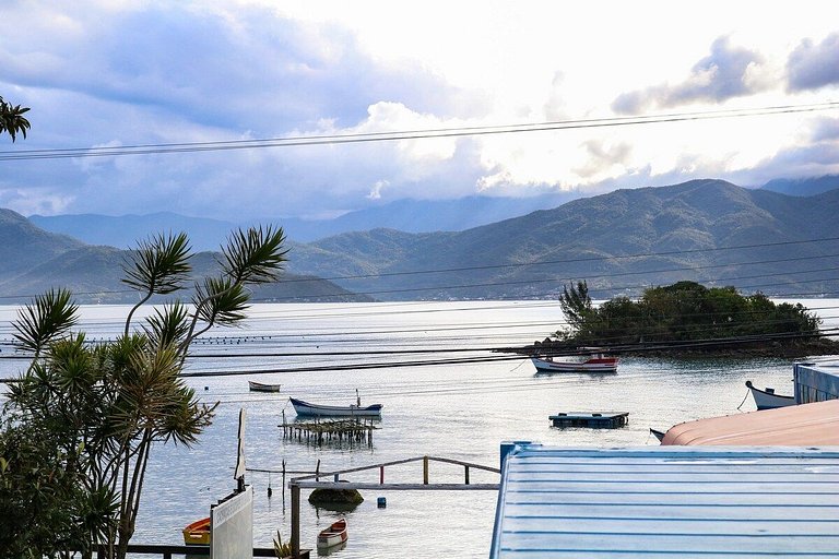 Casa com piscina, vista mar, pôr do sol.