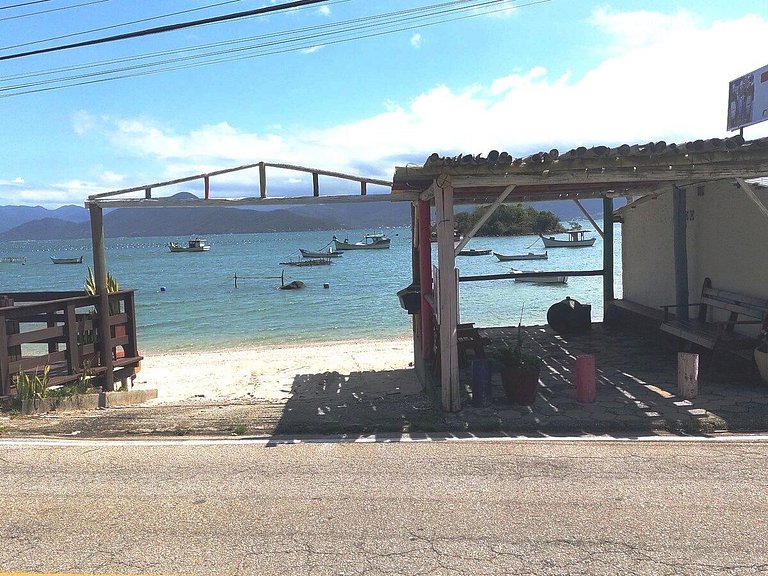 Casa com piscina, vista mar, pôr do sol.