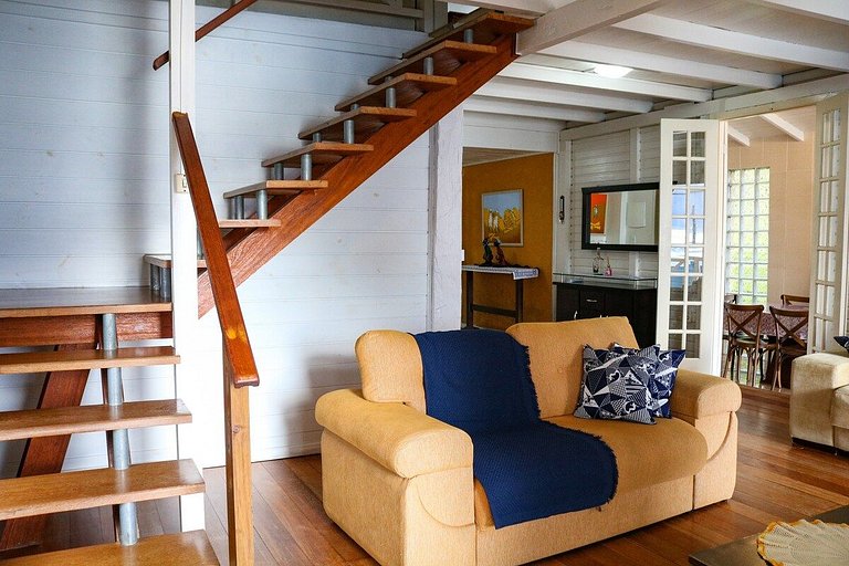 Casa com piscina, vista mar, pôr do sol.