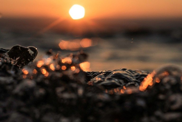 Casa com piscina, vista mar, pôr do sol.