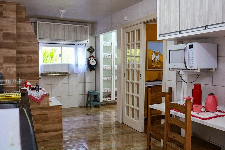 Casa com piscina, vista mar, pôr do sol.