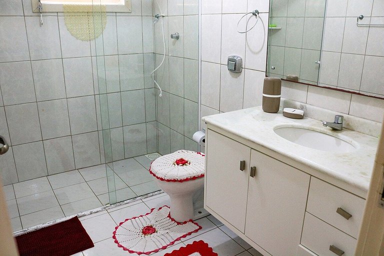 Casa com piscina, vista mar, pôr do sol.