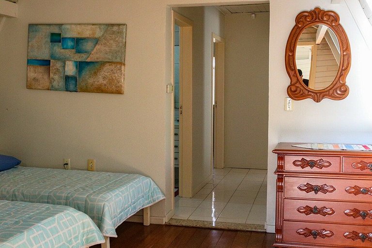 Casa com piscina, vista mar, pôr do sol.