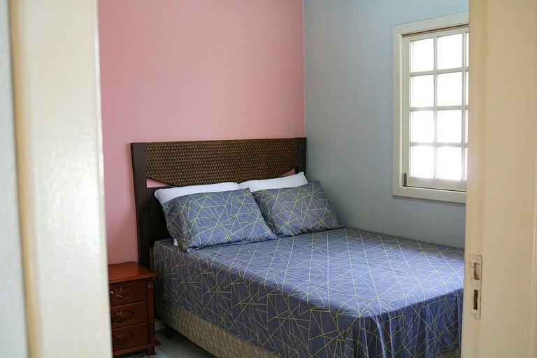 Casa com piscina, vista mar, pôr do sol.