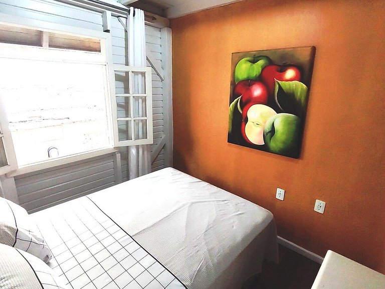 Casa com piscina, vista mar, pôr do sol.