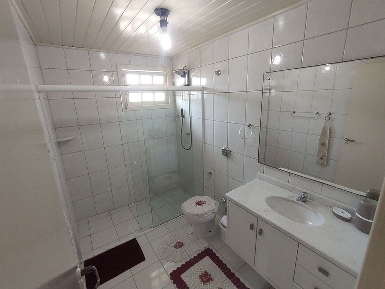 Casa com piscina, vista mar, pôr do sol.