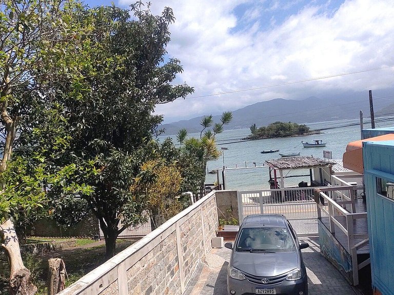 Casa com piscina, vista mar, pôr do sol.