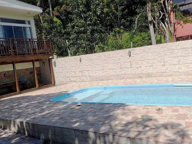 Casa com piscina, vista mar, pôr do sol.