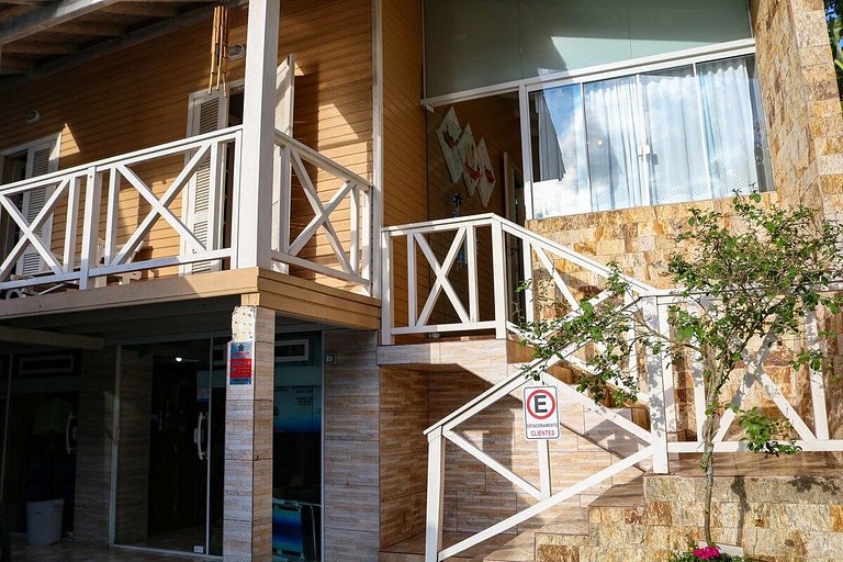 Casa com piscina, vista mar, pôr do sol.