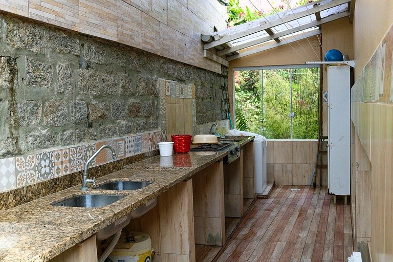 Casa com piscina, vista mar, pôr do sol.