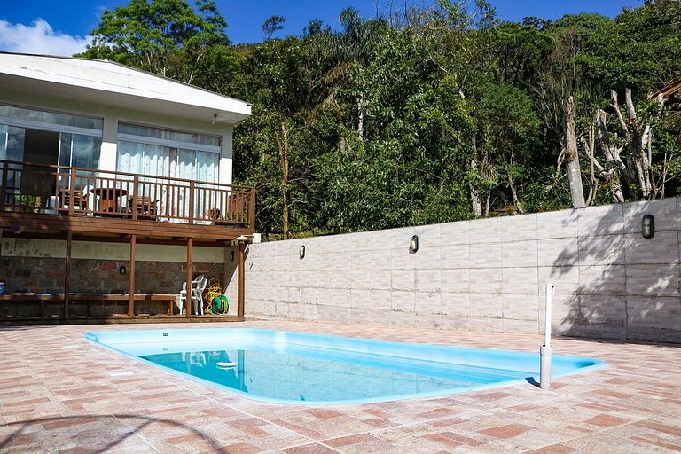 Casa com piscina, vista mar, pôr do sol.