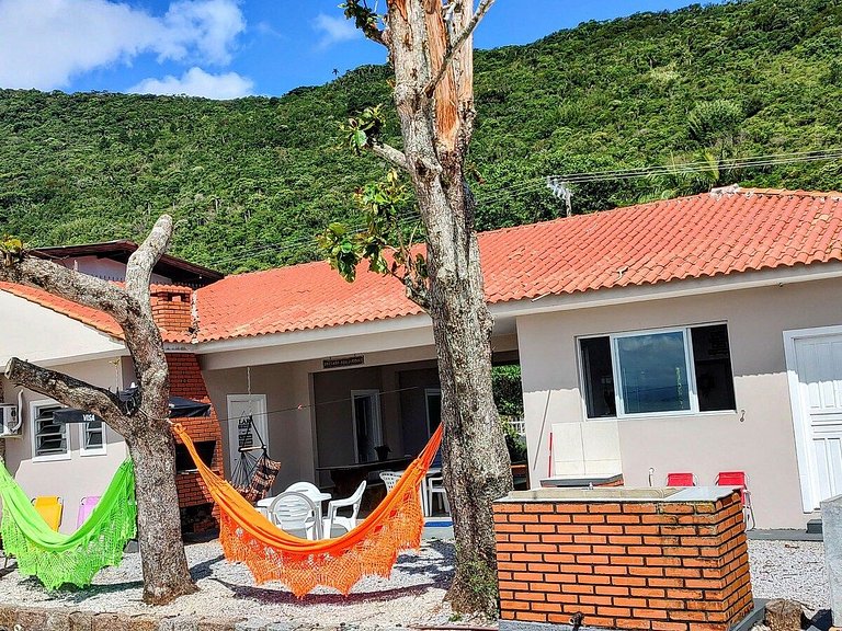 Beira mar, pôr do sol, praia particular.