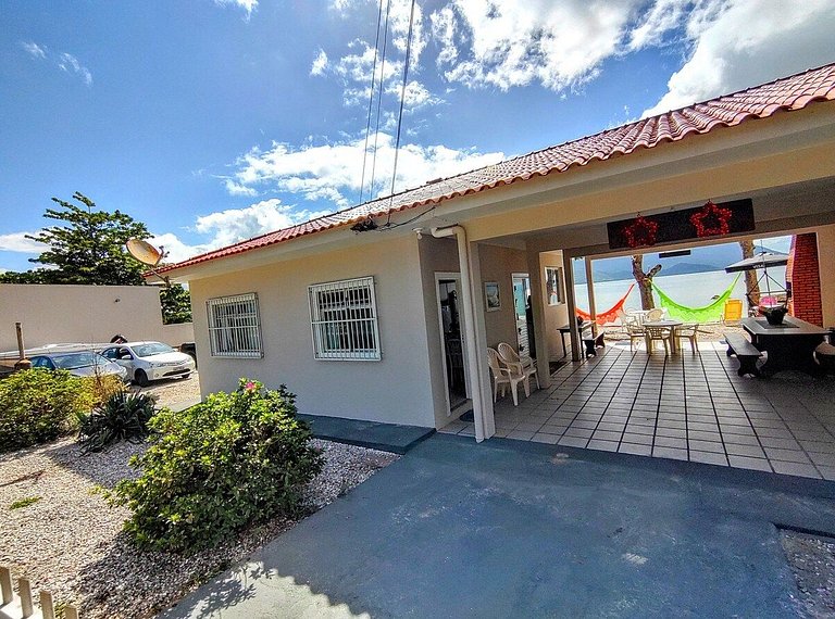 Beira mar, pôr do sol, praia particular.