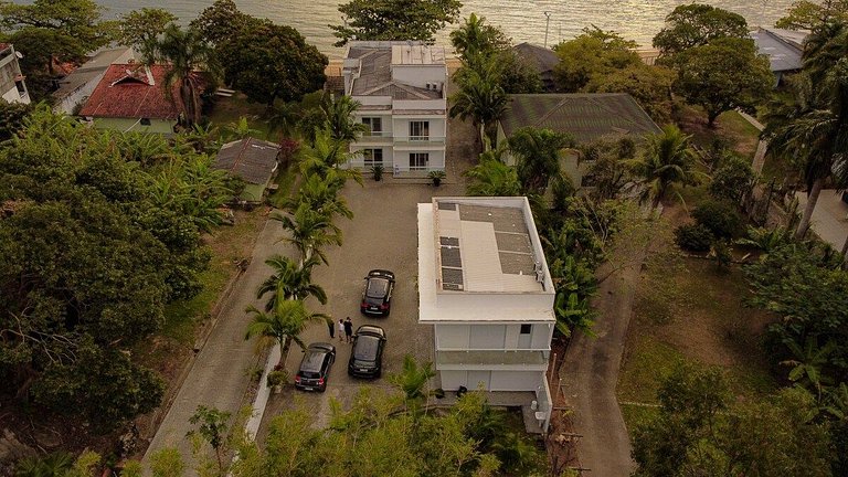 Praia, pôr do sol, sossego e exclusividade