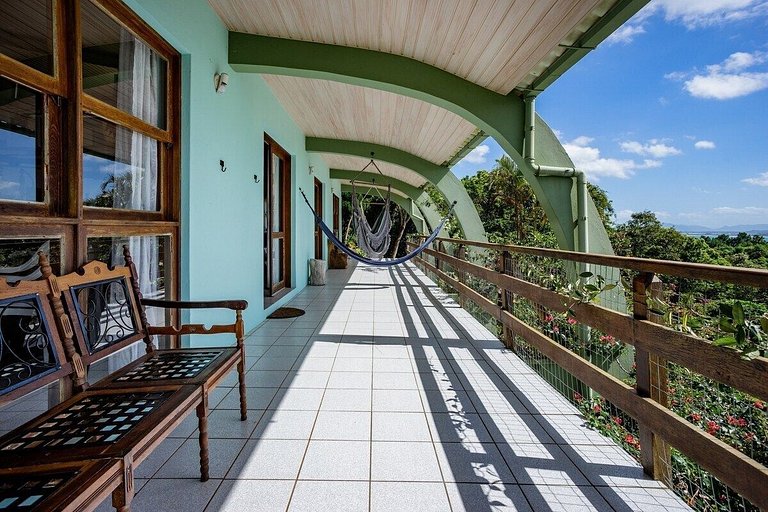 Casa super espaçosa com vista linda para o mar.