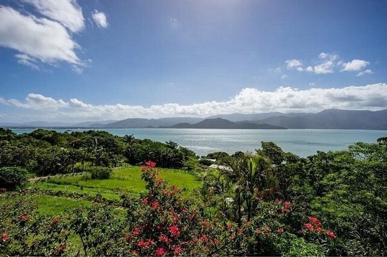 Casa super espaçosa com vista linda para o mar.