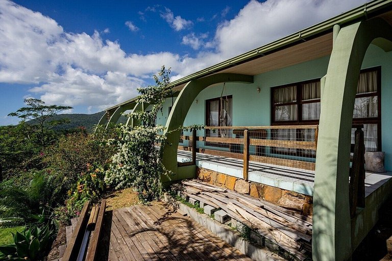 Casa super espaçosa com vista linda para o mar.