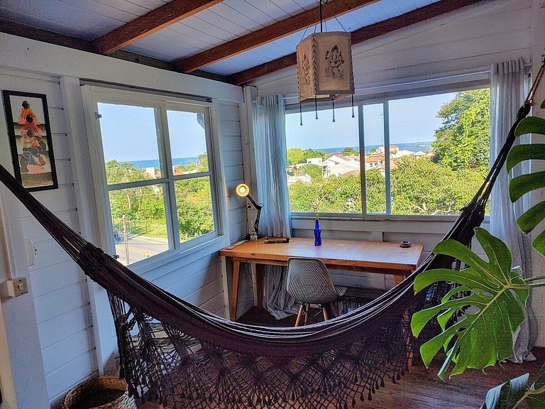 Cabana com vista mar, nascer do sol e lua cheia.