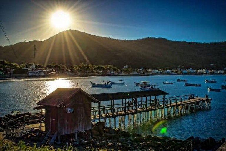 Cabana com vista mar, nascer do sol e lua cheia.