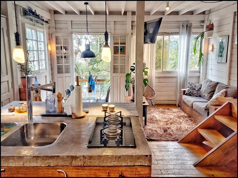 Cabana com vista mar, nascer do sol e lua cheia.