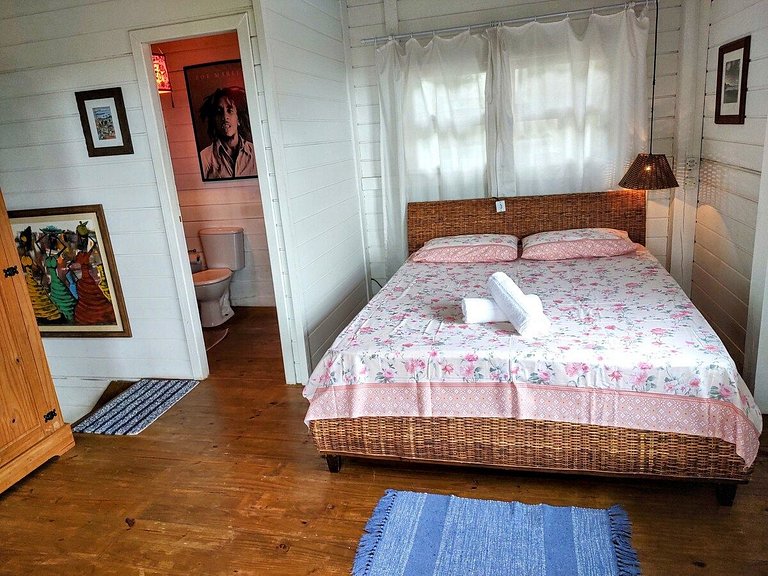 Cabana com vista mar, nascer do sol e lua cheia.