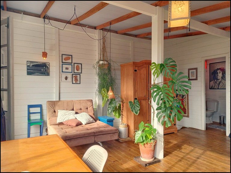 Cabana com vista mar, nascer do sol e lua cheia.