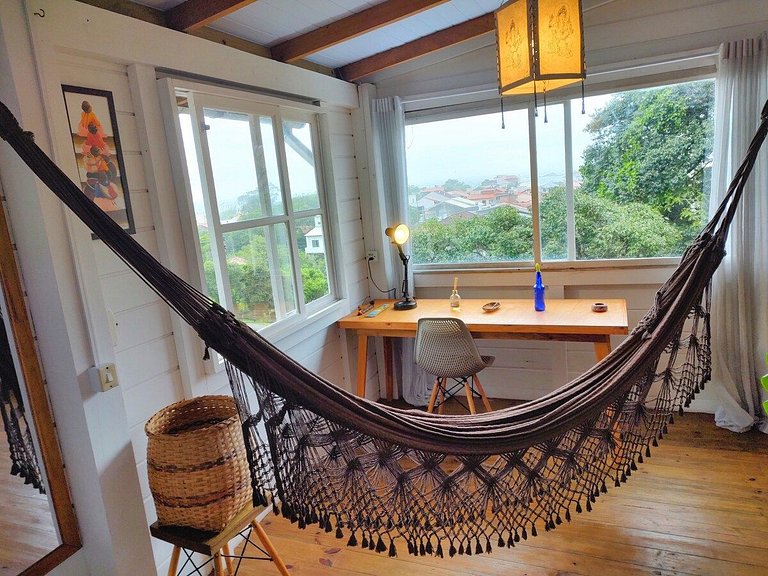 Cabana com vista mar, nascer do sol e lua cheia.