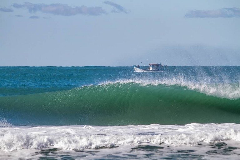 Cabana com vista mar, nascer do sol e lua cheia.