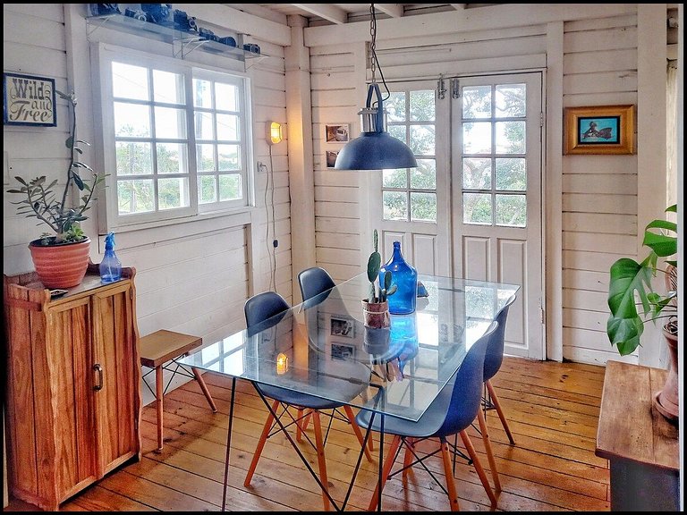 Cabana com vista mar, nascer do sol e lua cheia.