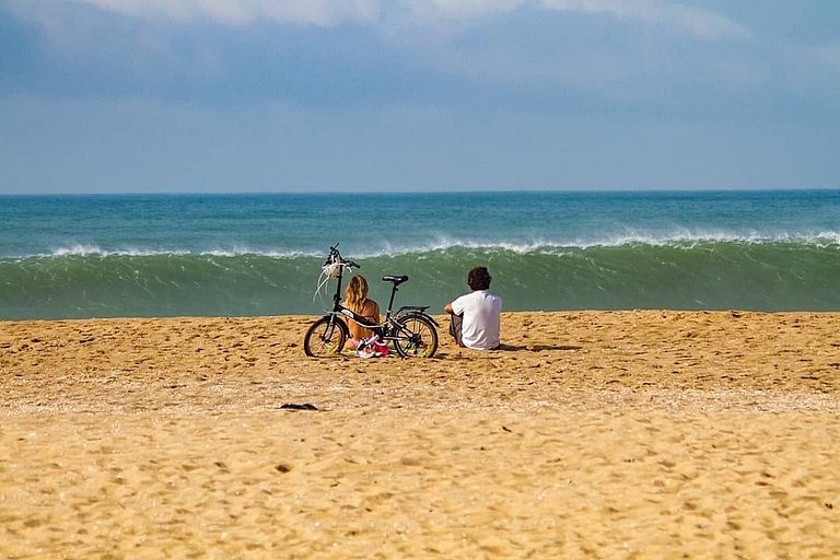 Cabana com vista mar, nascer do sol e lua cheia.