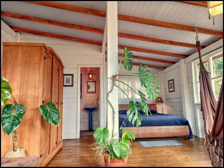 Cabana com vista mar, nascer do sol e lua cheia.