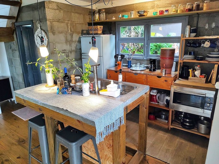 Cabana com vista mar, nascer do sol e lua cheia.