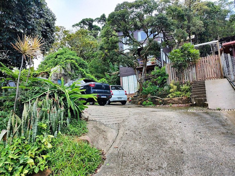 Cabana com vista mar, nascer do sol e lua cheia.