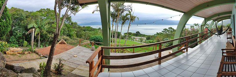 Casa super espaçosa com vista linda para o mar.