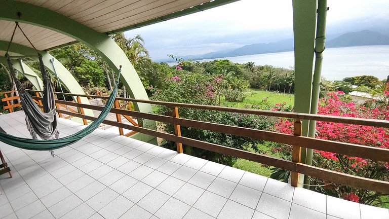 Casa super espaçosa com vista linda para o mar.