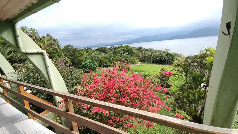 Casa super espaçosa com vista linda para o mar.