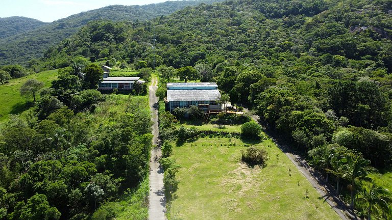 Casa super espaçosa com vista linda para o mar.