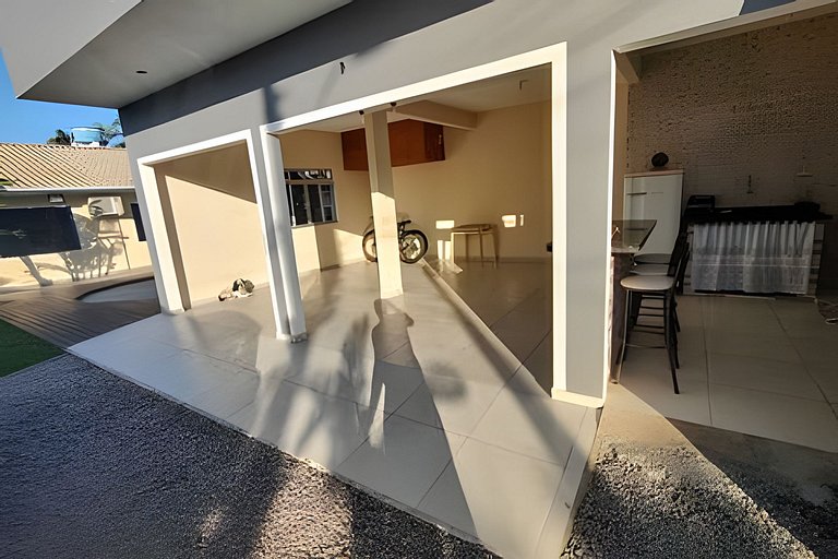 Campeche VIP: Conforto e espaço na rua da praia.