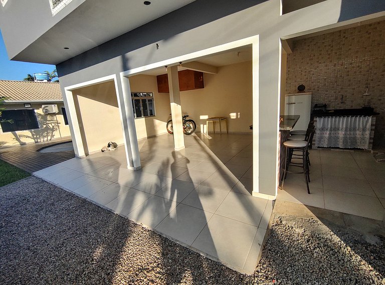 Campeche VIP: Conforto e espaço na rua da praia.