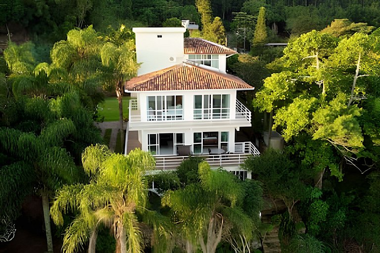 Charme, beira-mar, privacidade e exclusividade.