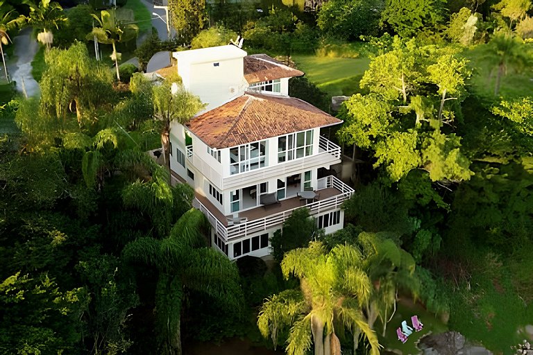 Charme, beira-mar, privacidade e exclusividade.