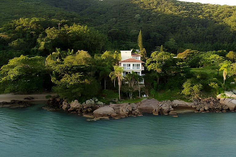 Charme, beira-mar, privacidade e exclusividade.