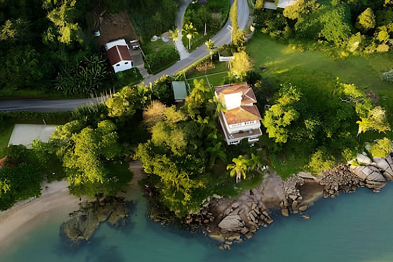 Charme, beira-mar, privacidade e exclusividade.