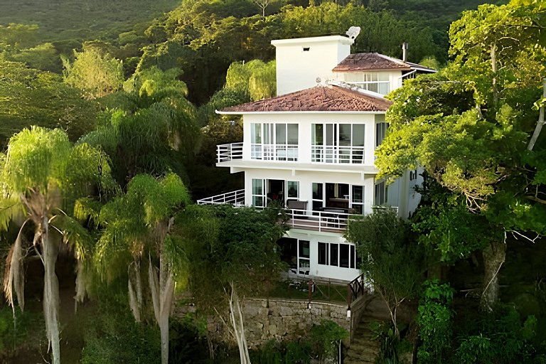 Charme, beira-mar, privacidade e exclusividade.