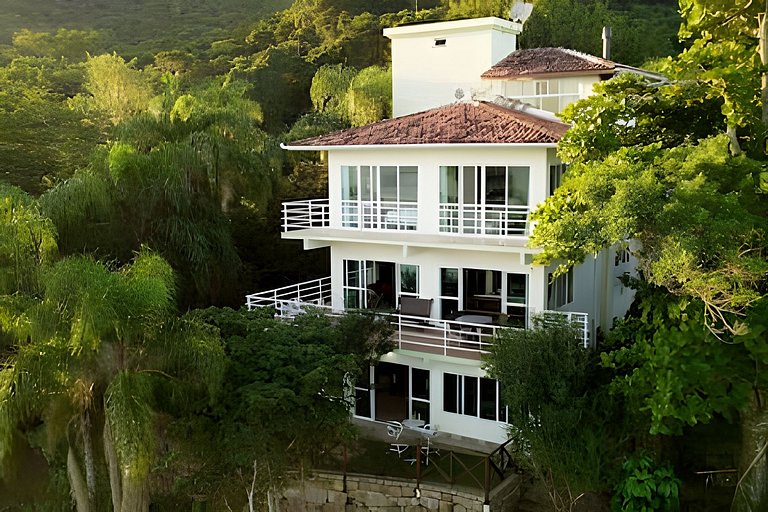 Charme, beira-mar, privacidade e exclusividade.