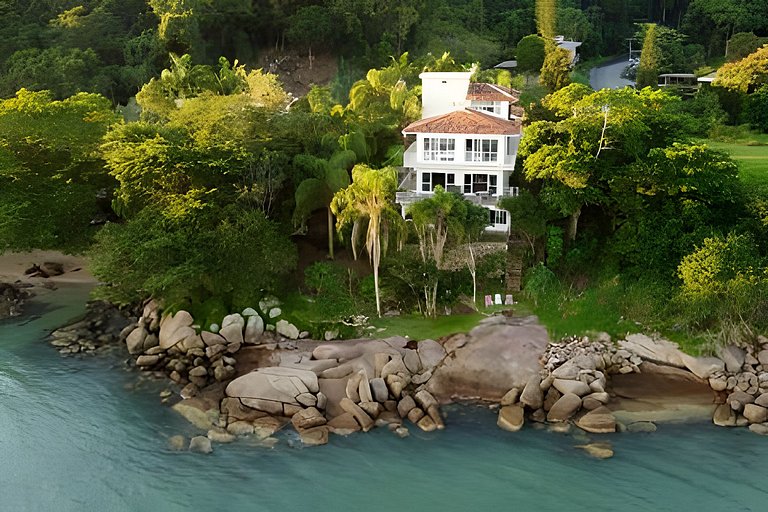 Charme, beira-mar, privacidade e exclusividade.