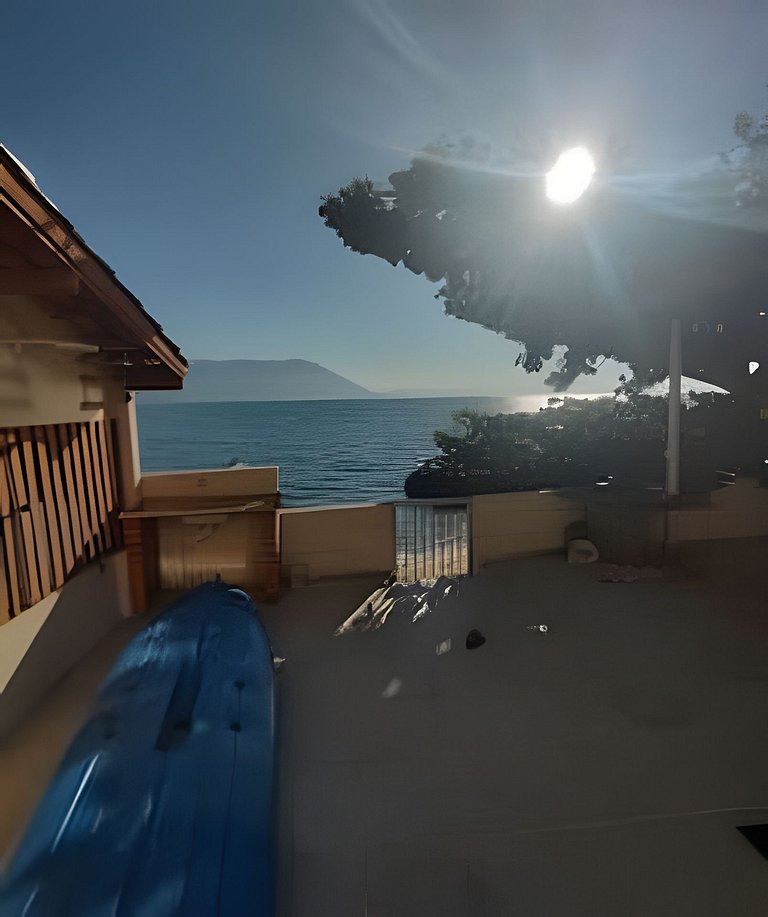 Paraíso a beira-mar com o mais lindo pôr do sol.