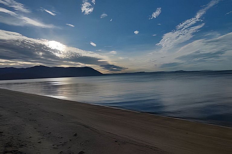 Paraíso a beira-mar com o mais lindo pôr do sol.