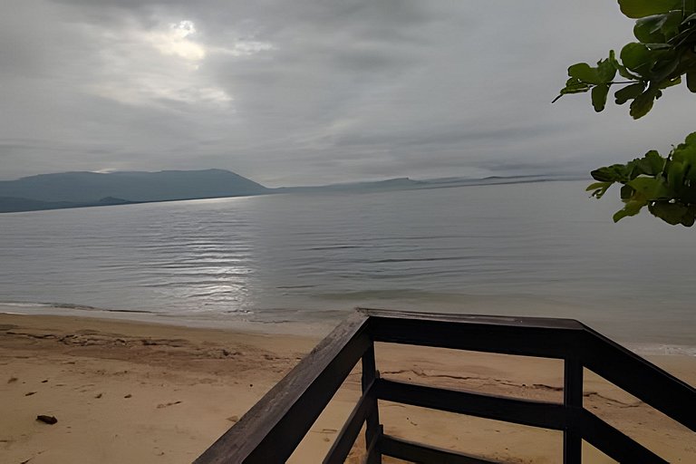 Paraíso a beira-mar com o mais lindo pôr do sol.